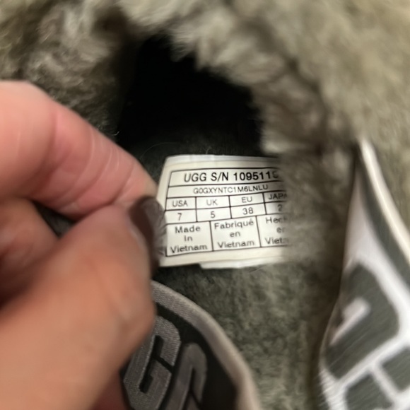 like new UGG back strap slippers - Picture 4 of 5